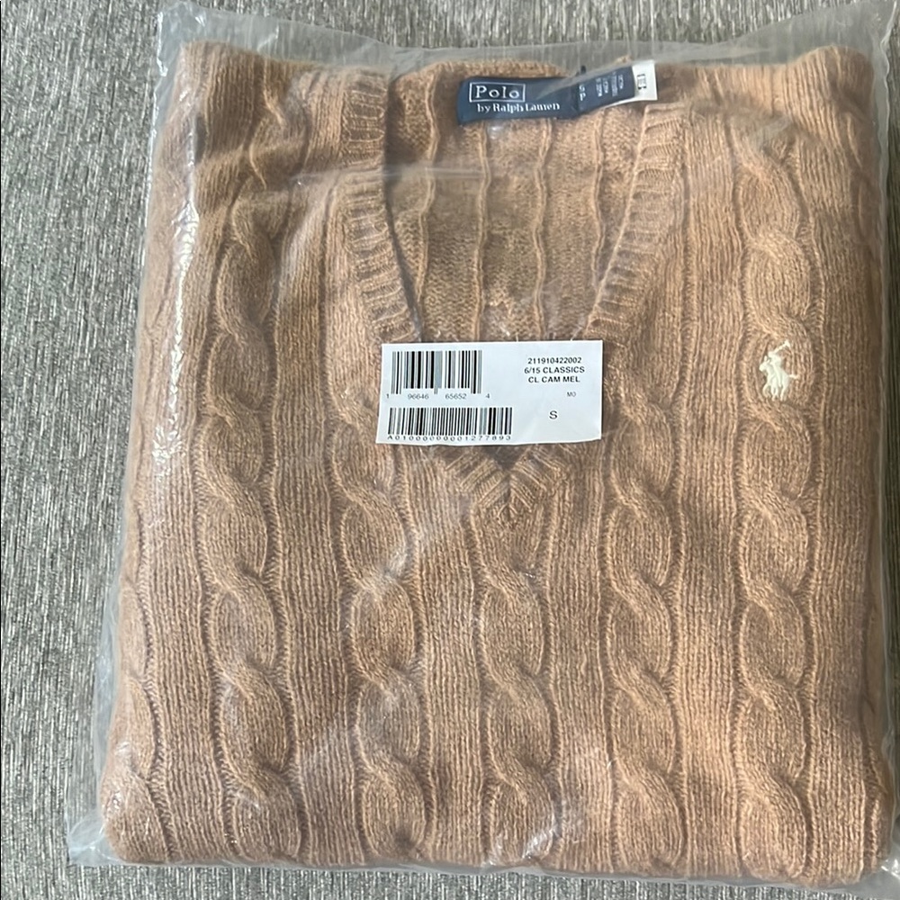 Cable-Knit Wool-Cashmere V-Neck Sweater
Polo Ralph Lauren